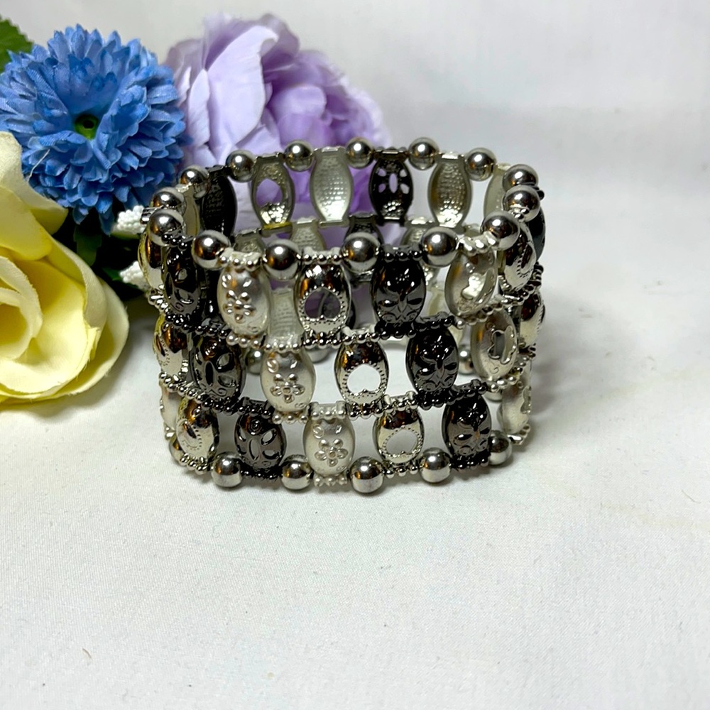 2/$14💖 Stretch silver/black wide bracelet